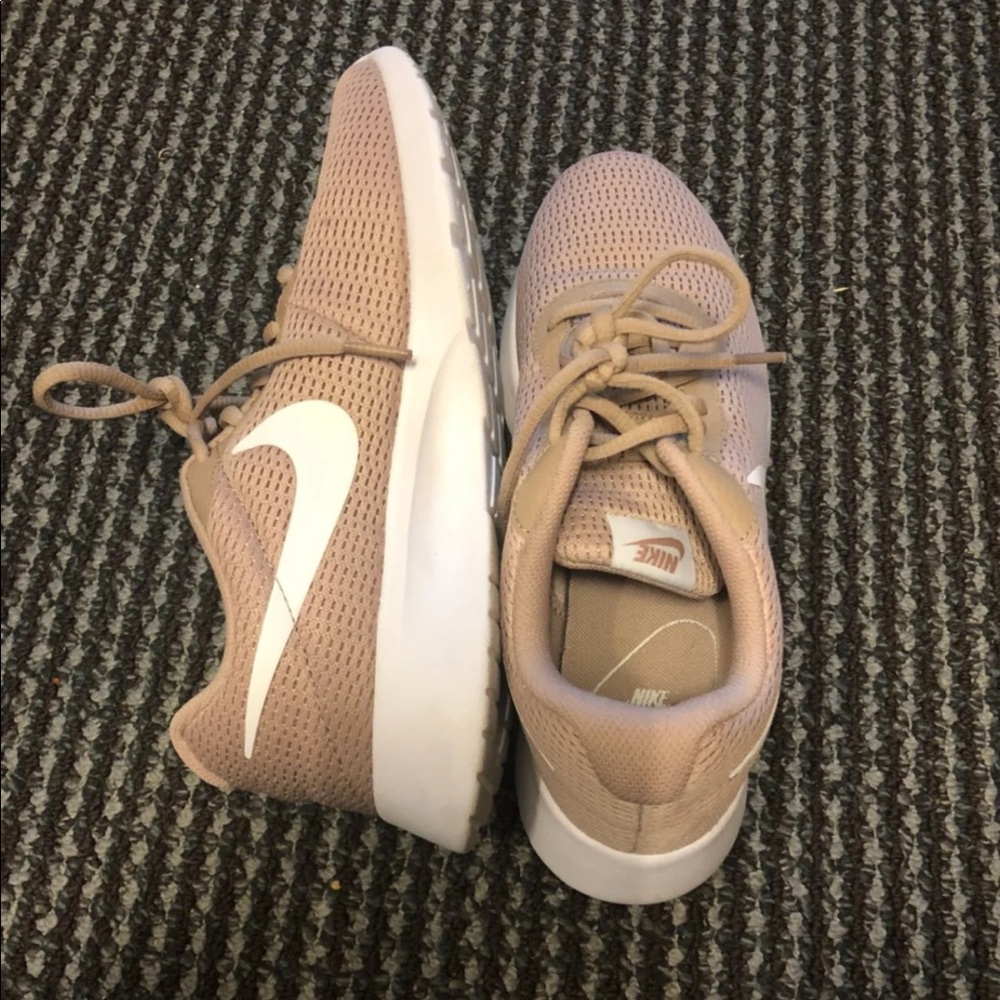 Nike Tanjun